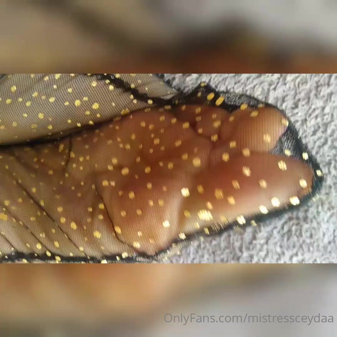 Ojelerim, 40 numara pürüzsüz tabanlarım, parmaklarım ve seksi siyah çoraplarım