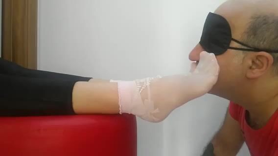 Ayak parmaklarımı emdiriyorum